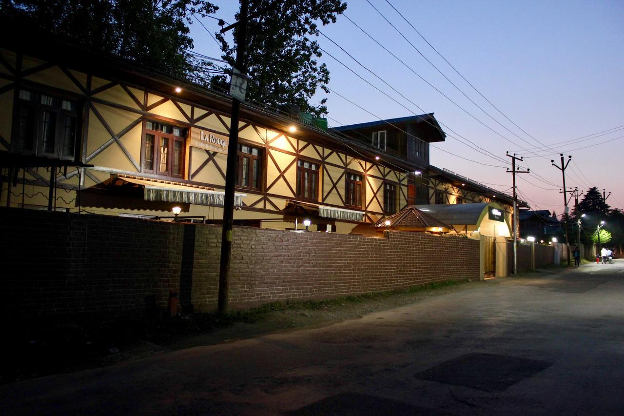 Hotel Walisons Resorts Srinagar  Bagian luar foto