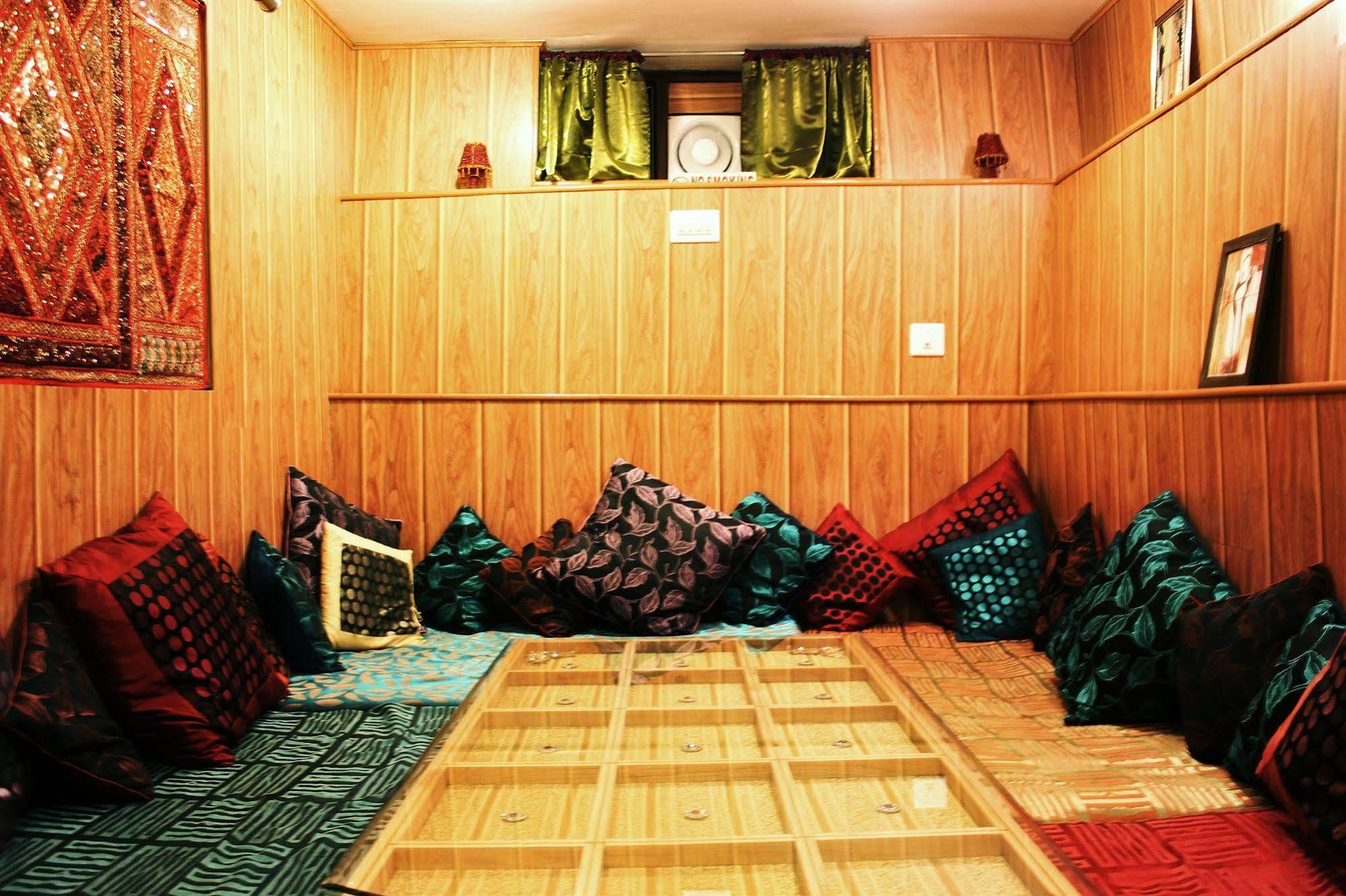Hotel Walisons Resorts Srinagar  Bagian luar foto