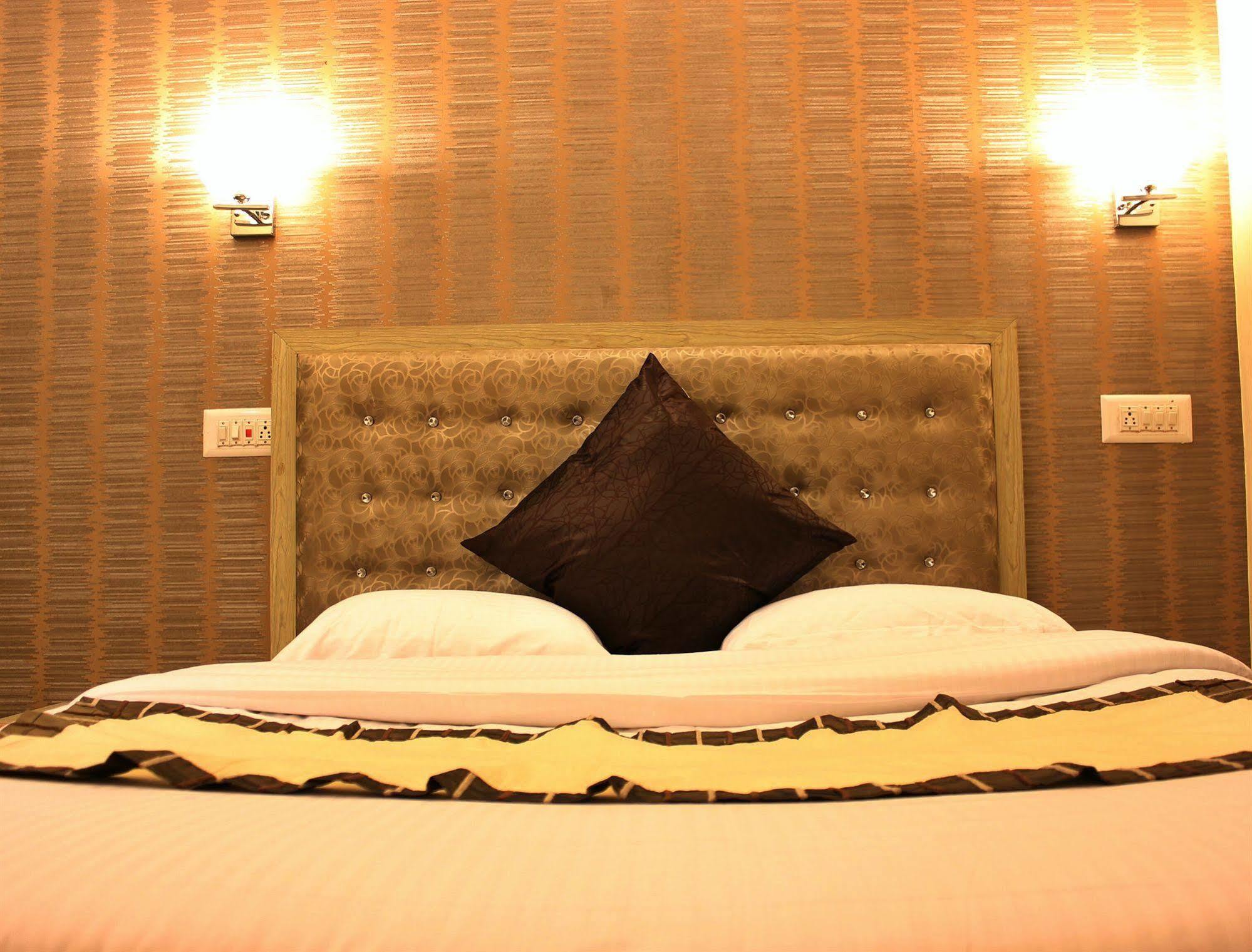 Hotel Walisons Resorts Srinagar  Bagian luar foto