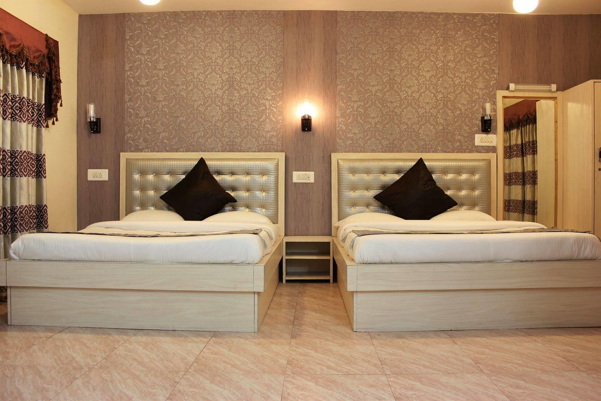 Hotel Walisons Resorts Srinagar  Bagian luar foto