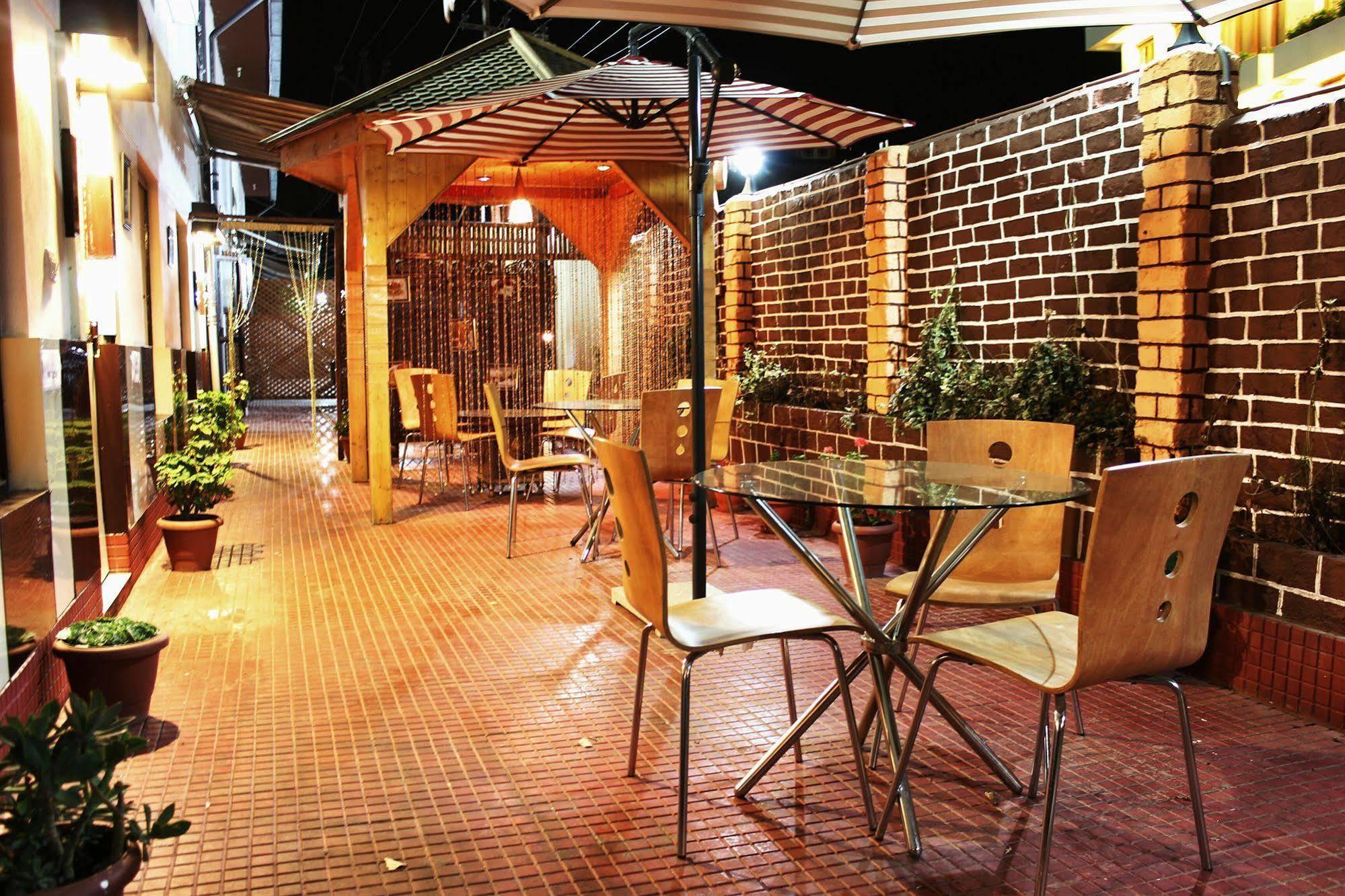 Hotel Walisons Resorts Srinagar  Bagian luar foto